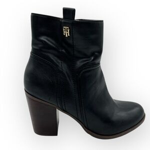 Tommy Hilfiger Women's Darcell Boot Size 10 Very Nice!! Side Zip Bootie‎ Black